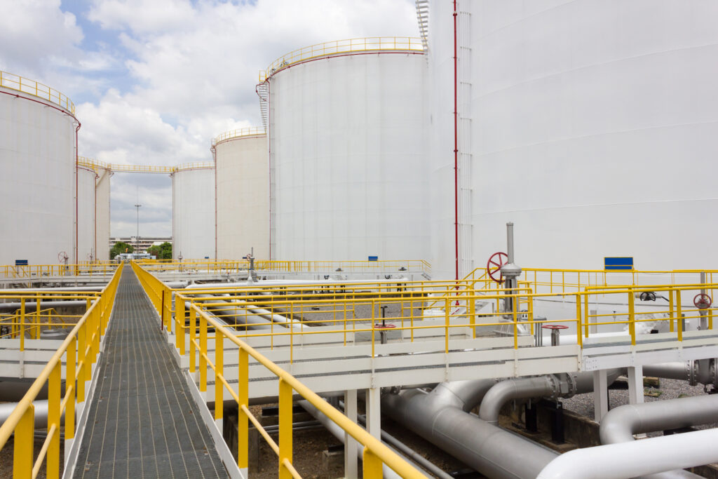 Catwalk and safety elements at a Fuel Depot